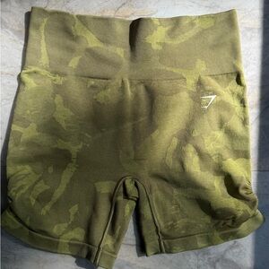 Gymshark Adapt Camo Seamless Shorts Savanna - Griffin Green